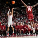 Alabama's Mark Sears shoots.