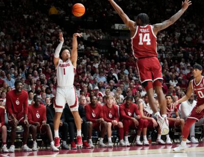 Alabama's Mark Sears shoots.
