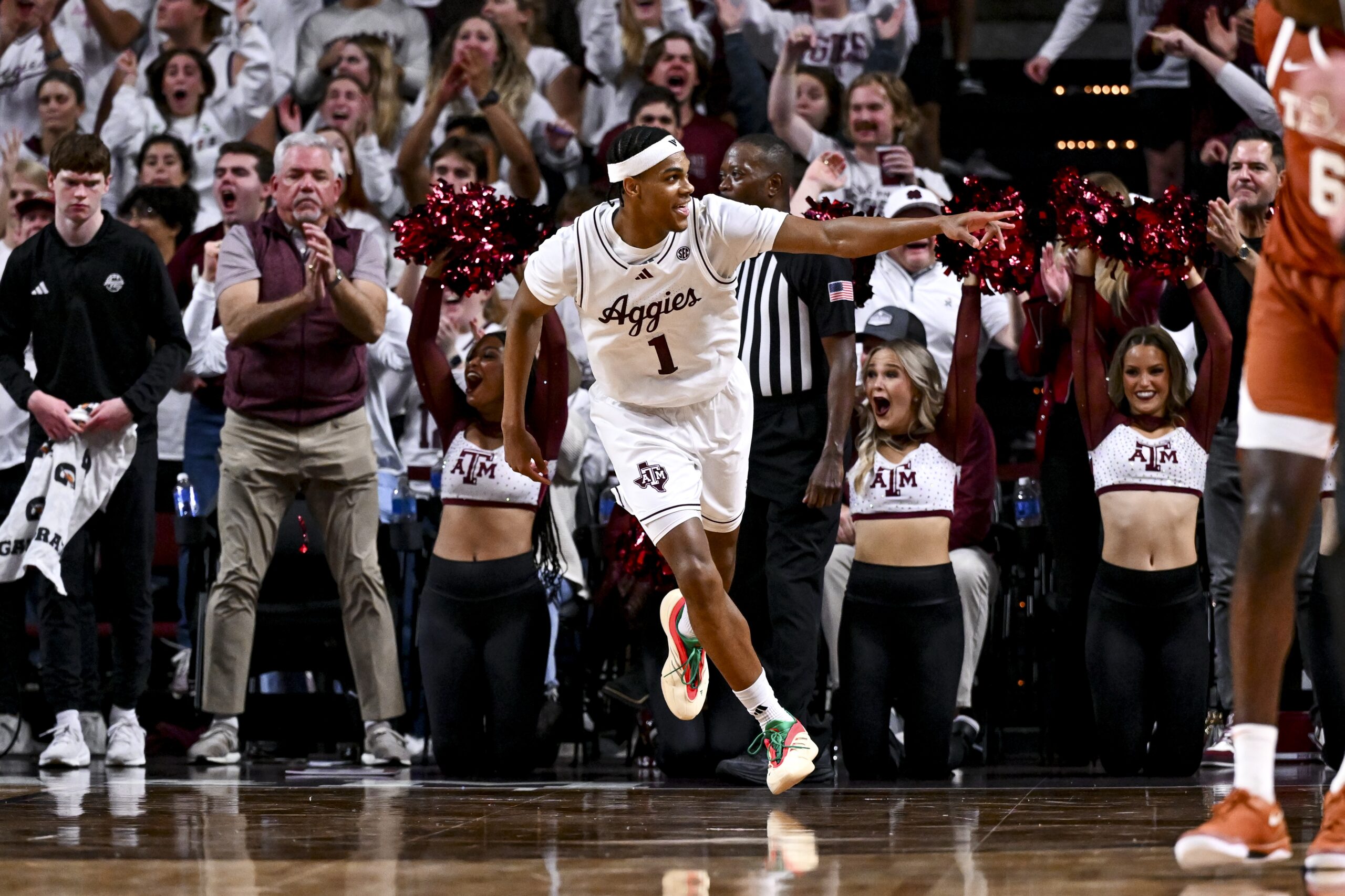 Texas A&M basketball blows out Texas, starts SEC play 1-0