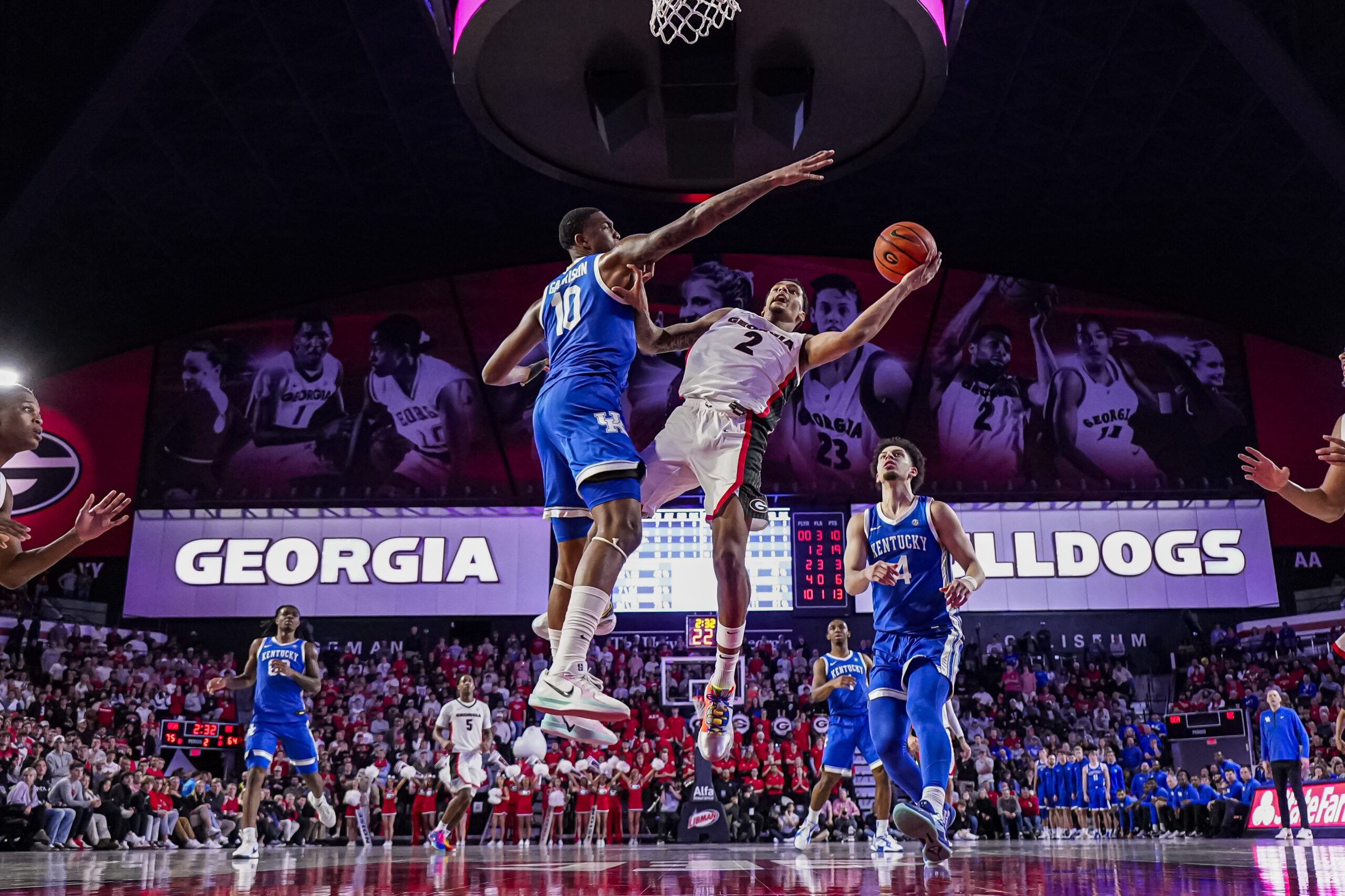Kentucky falls to unranked Georgia in marquee win for Bulldogs