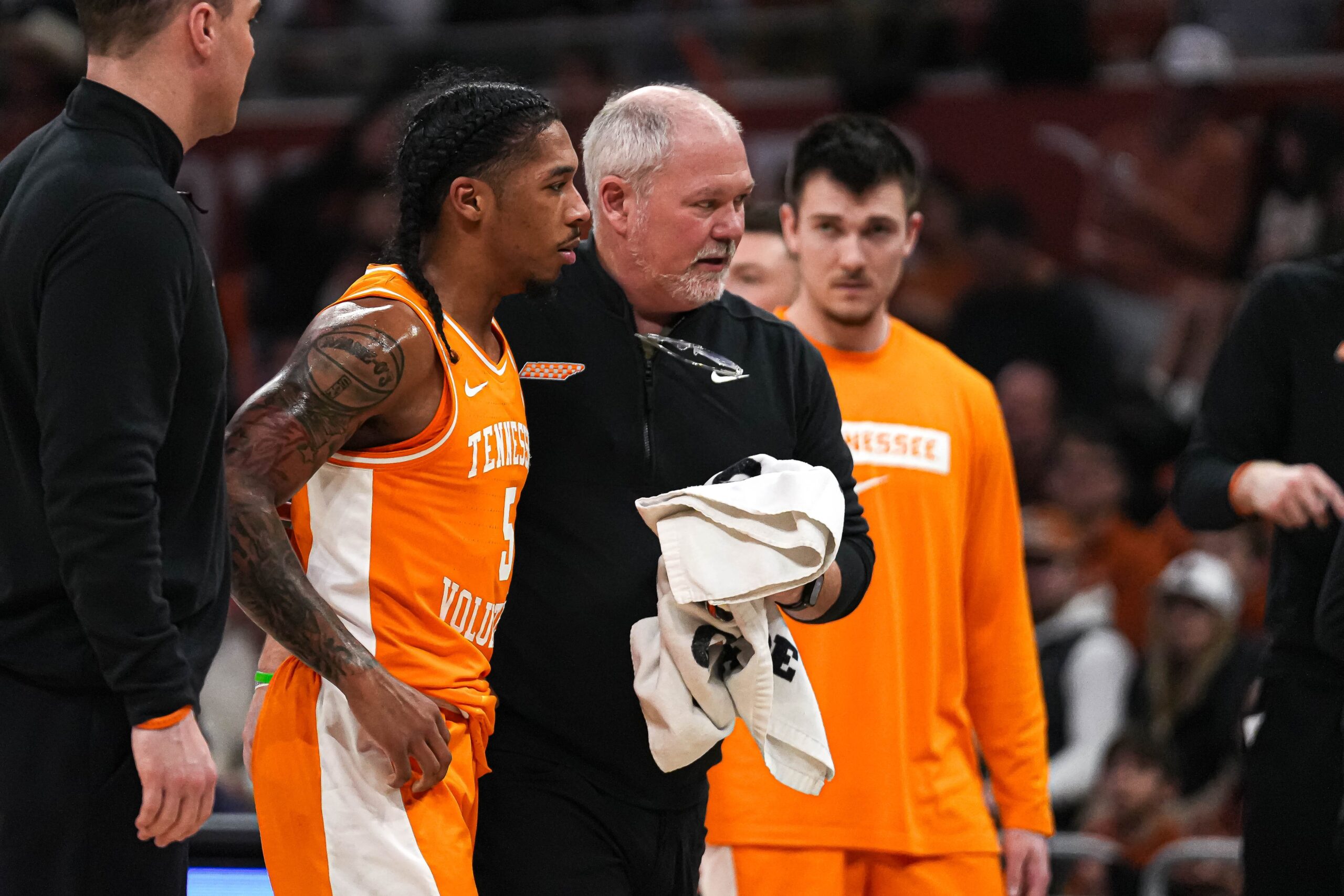 Tennessee bounces back with big road win over Texas