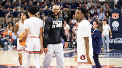 Auburn injured star Johni Broome is shown.