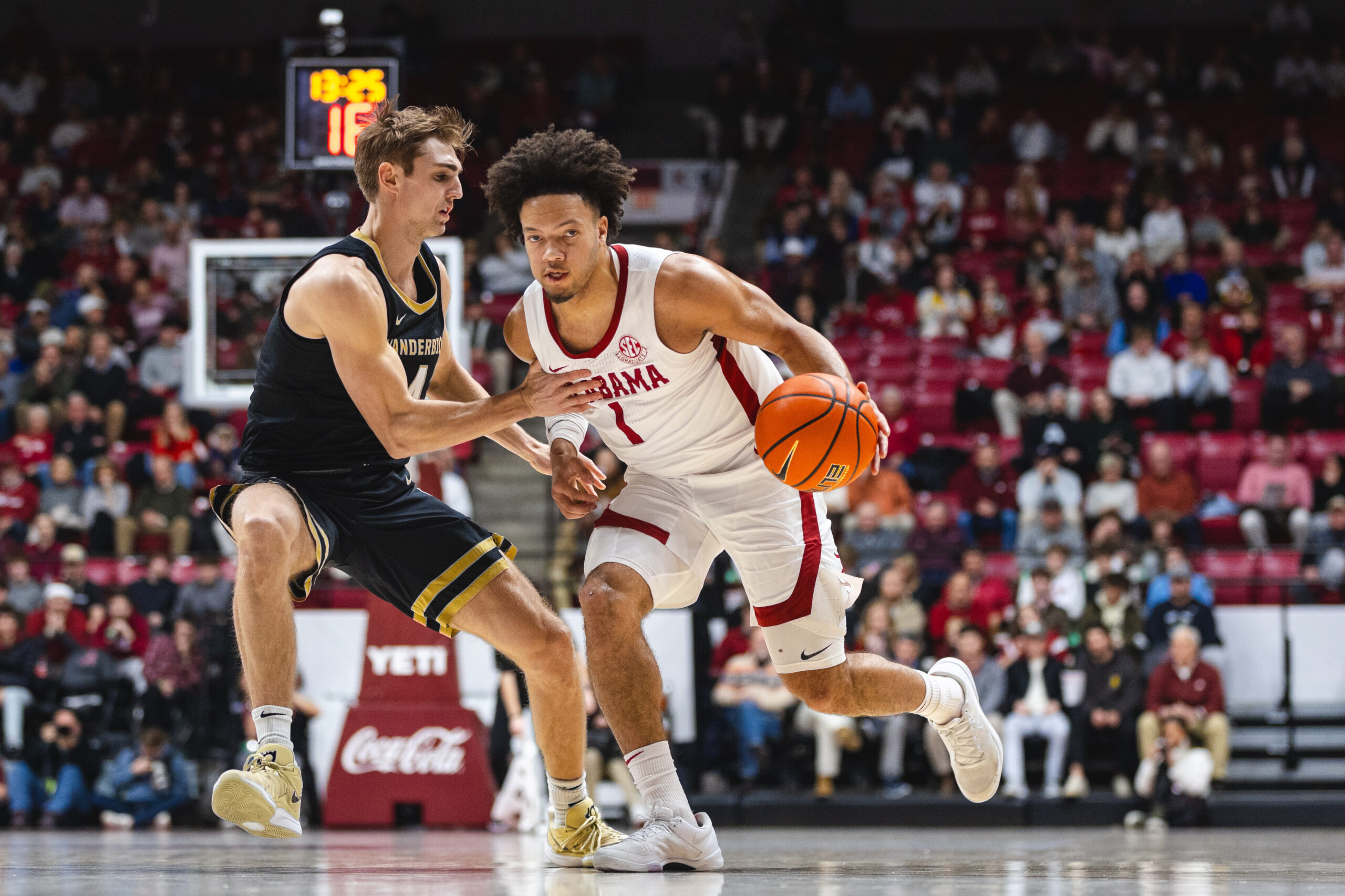 Mark Sears reaches career scoring milestone, joins exclusive group of DI players
