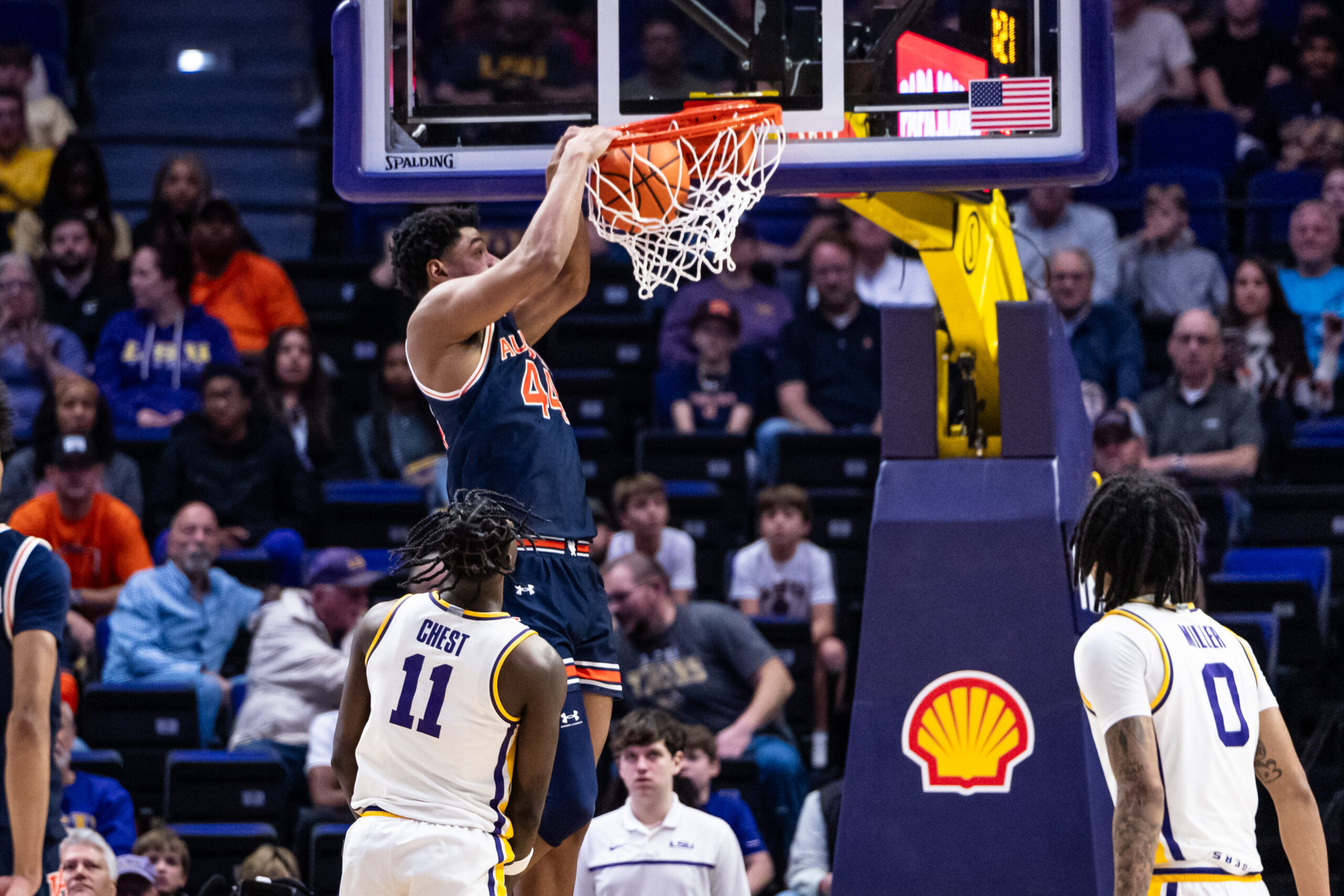 Auburn outlasts LSU, reaches best 20-game start in program history