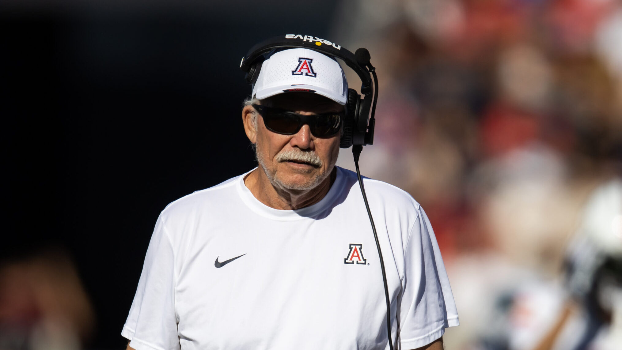 Texas hiring Duane Akina as assistant coach, per report