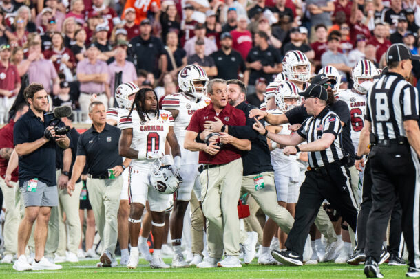 Shane Beamer coaches against Illinois in the Citrus Bowl in 2024.
