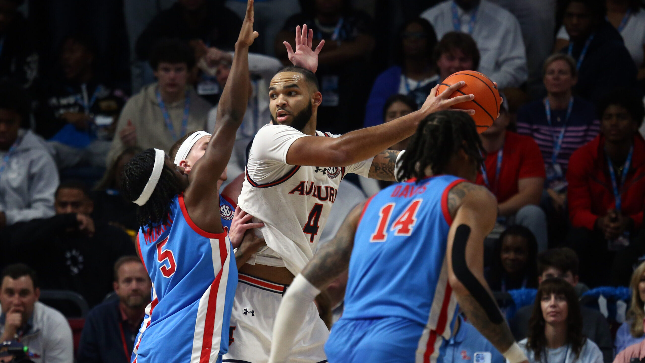 Johni Broome captures national, SEC honors following impressive road wins