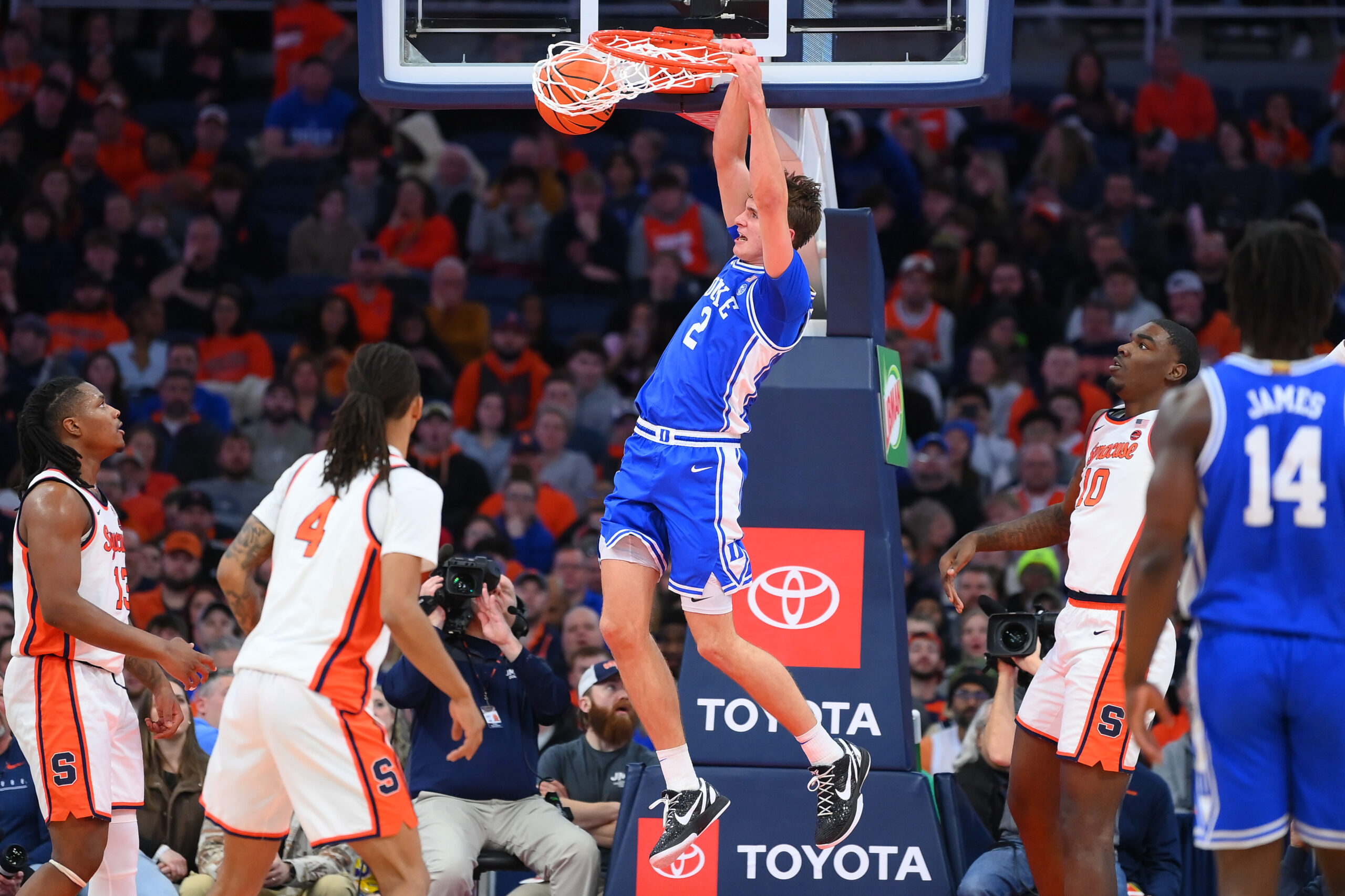 Duke thumps Syracuse in road blowout to stay unbeaten in ACC play
