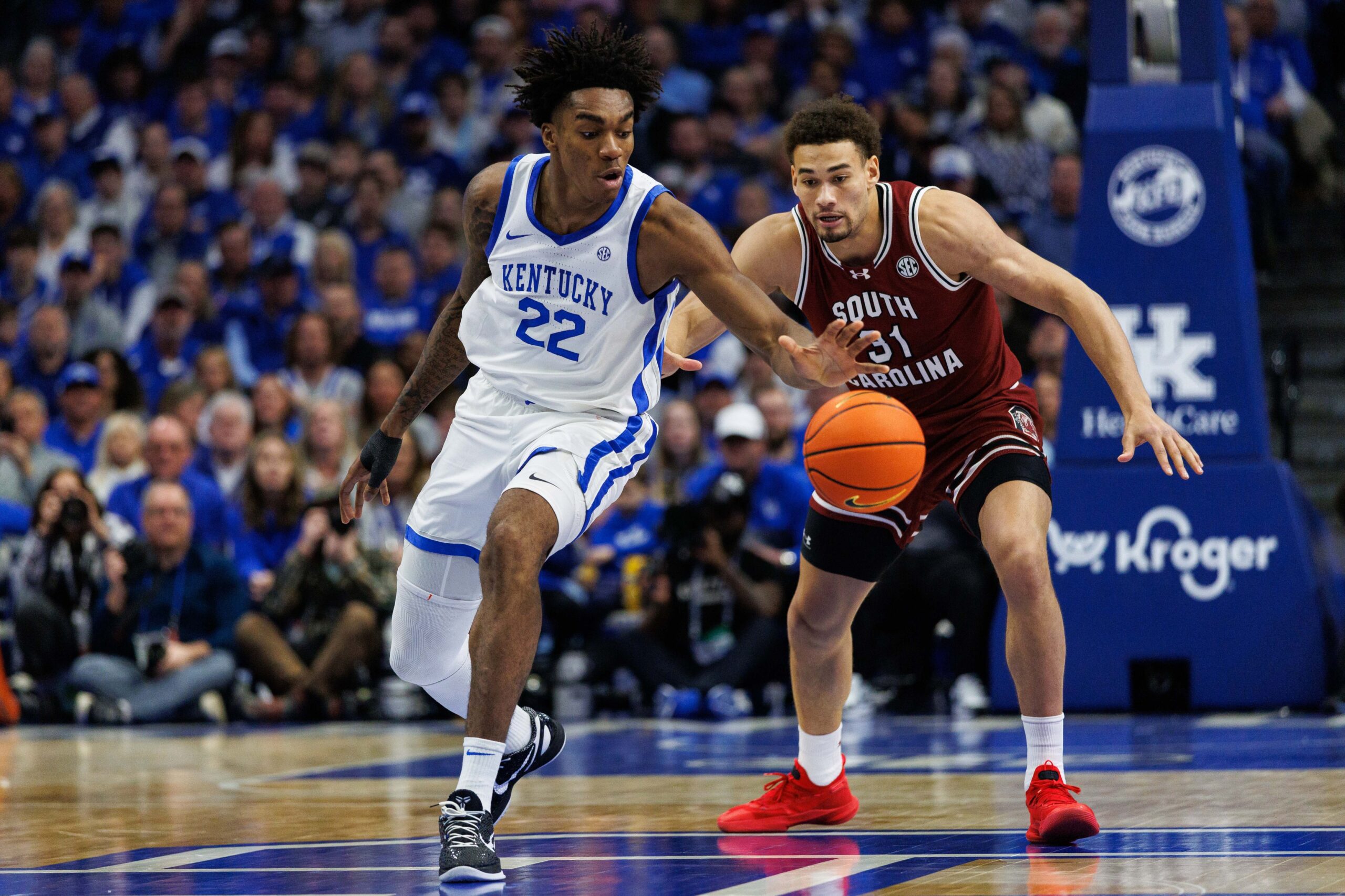 Kentucky races past struggling South Carolina to snap 2-game losing streak