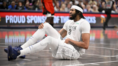 Anthony Davis is shown.