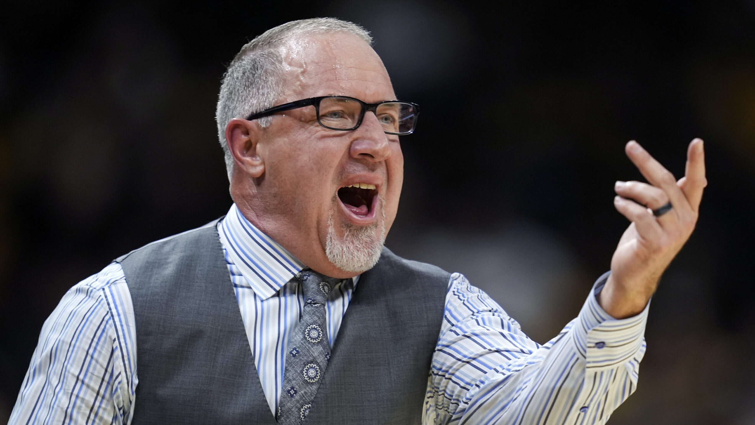 Buzz Williams dons shirt in support of ‘Rally for Rhyan’ following win at Mizzou