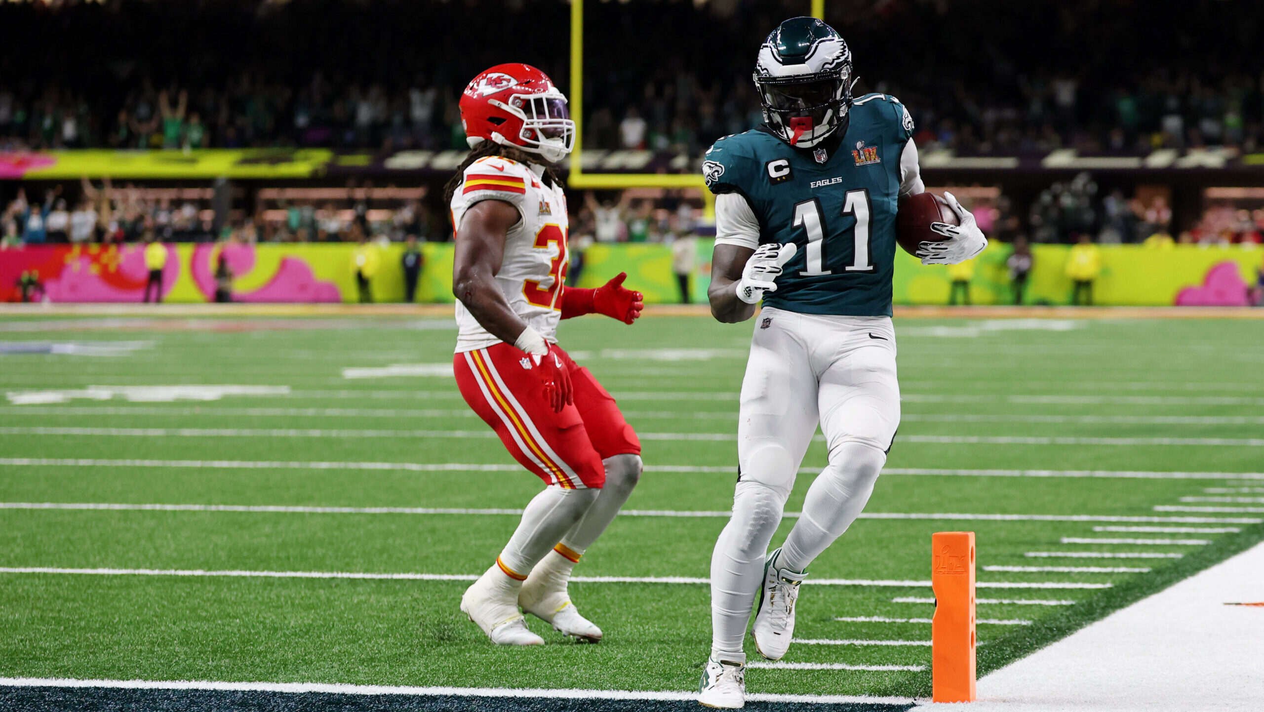 Jalen Hurts finds AJ Brown to cash in INT, extend Eagles lead