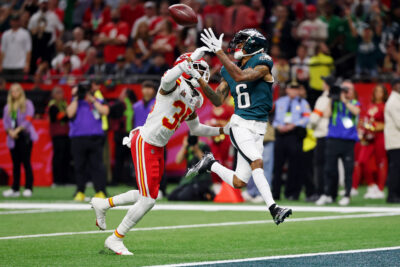 DeVonta Smith catches a touchdown pass in Super Bowl 59.