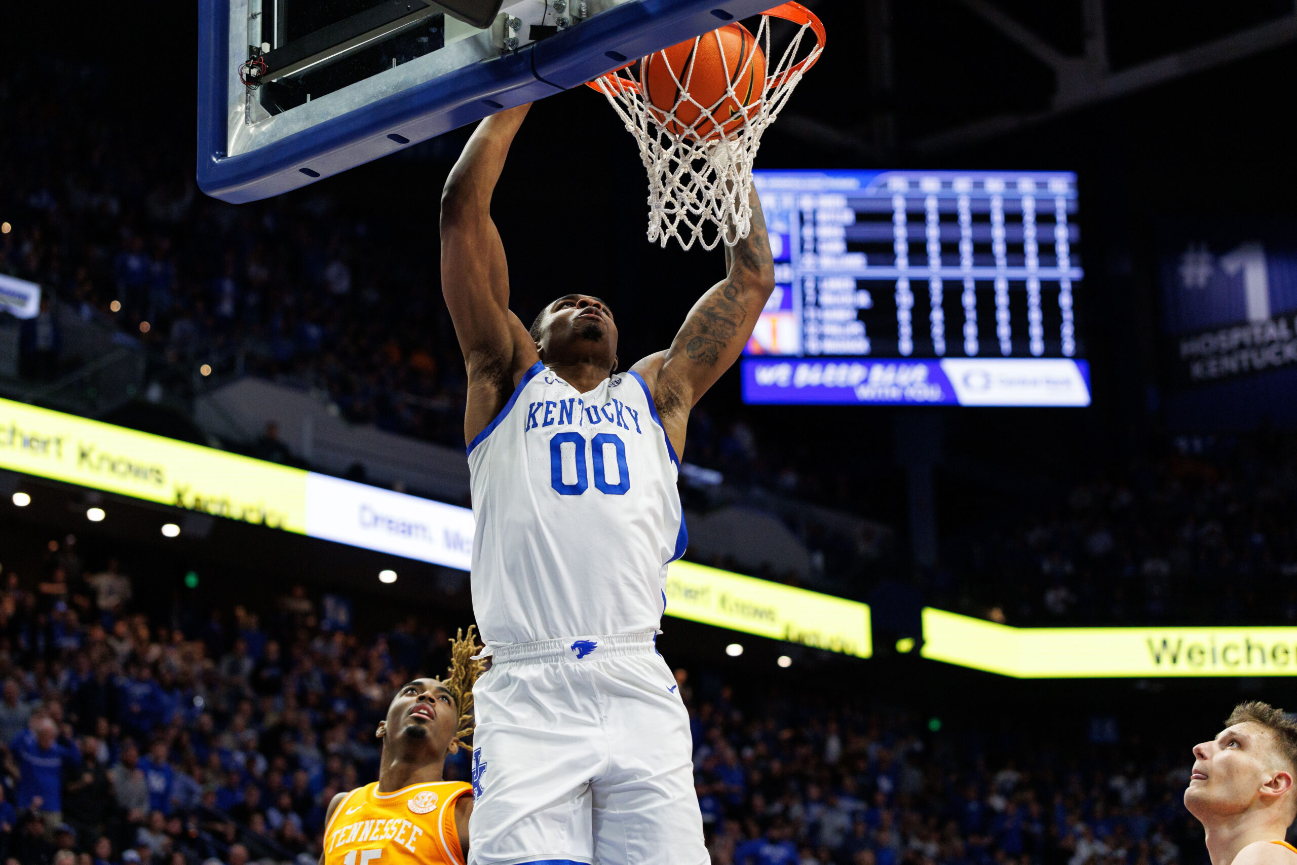 Kentucky outlasts Tennessee in Lexington to complete season sweep