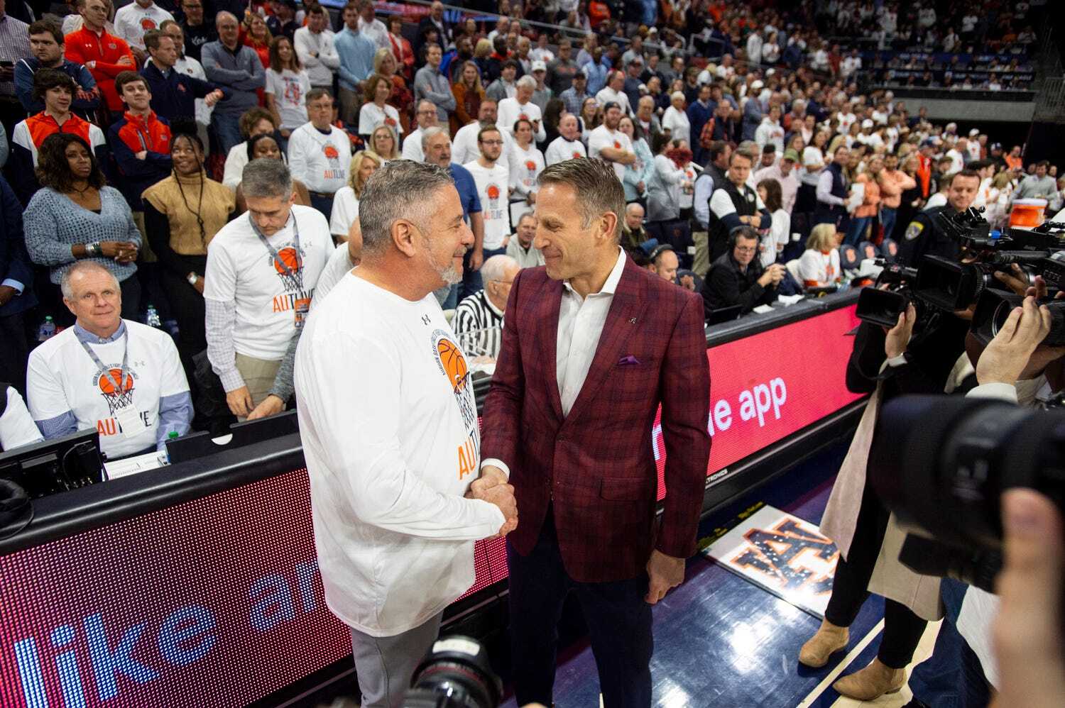 Alabama, Auburn poised for historic rivalry showdown in basketball
