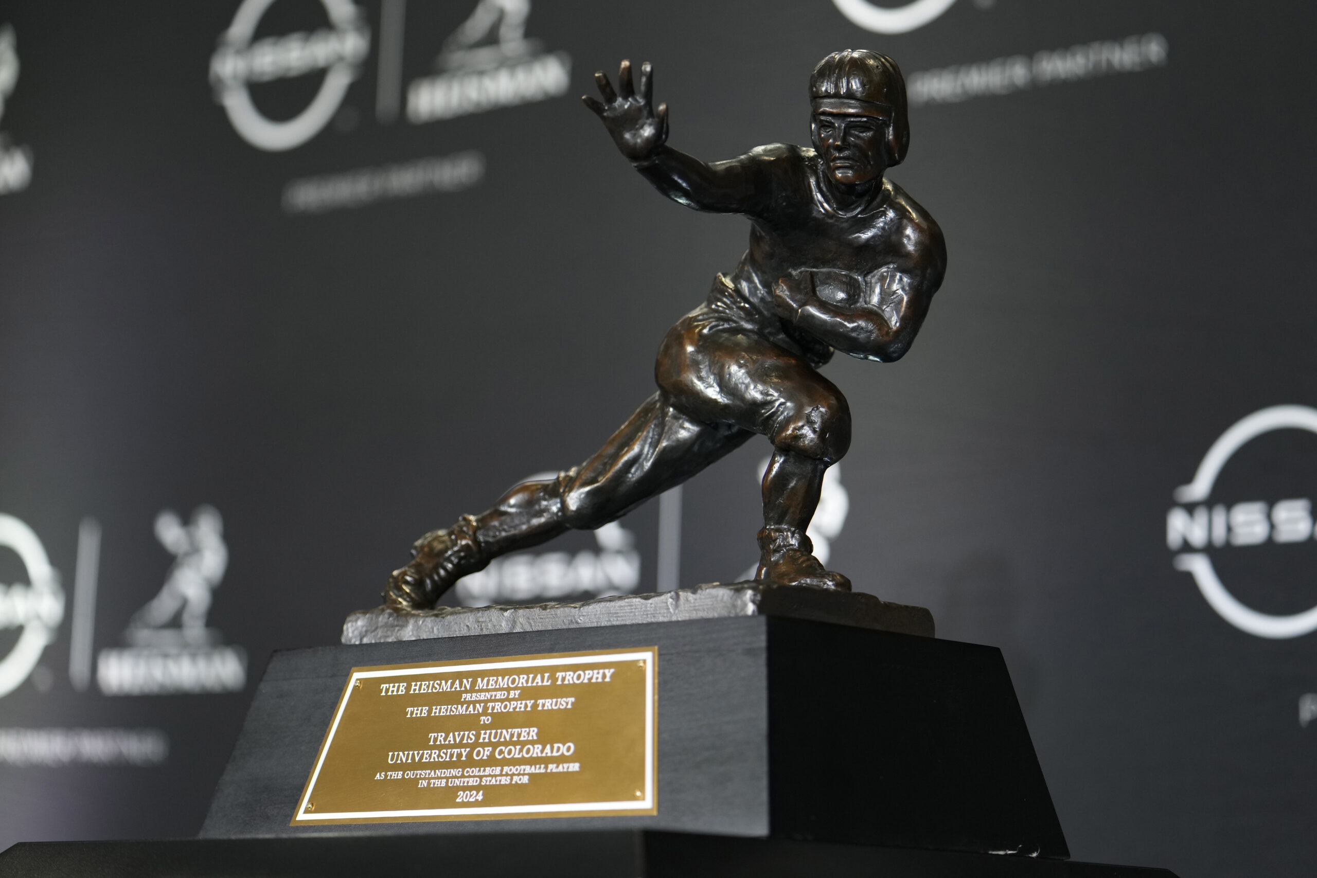Joey Aguilar soars above Nico Iamaleava in latest Heisman Trophy odds update