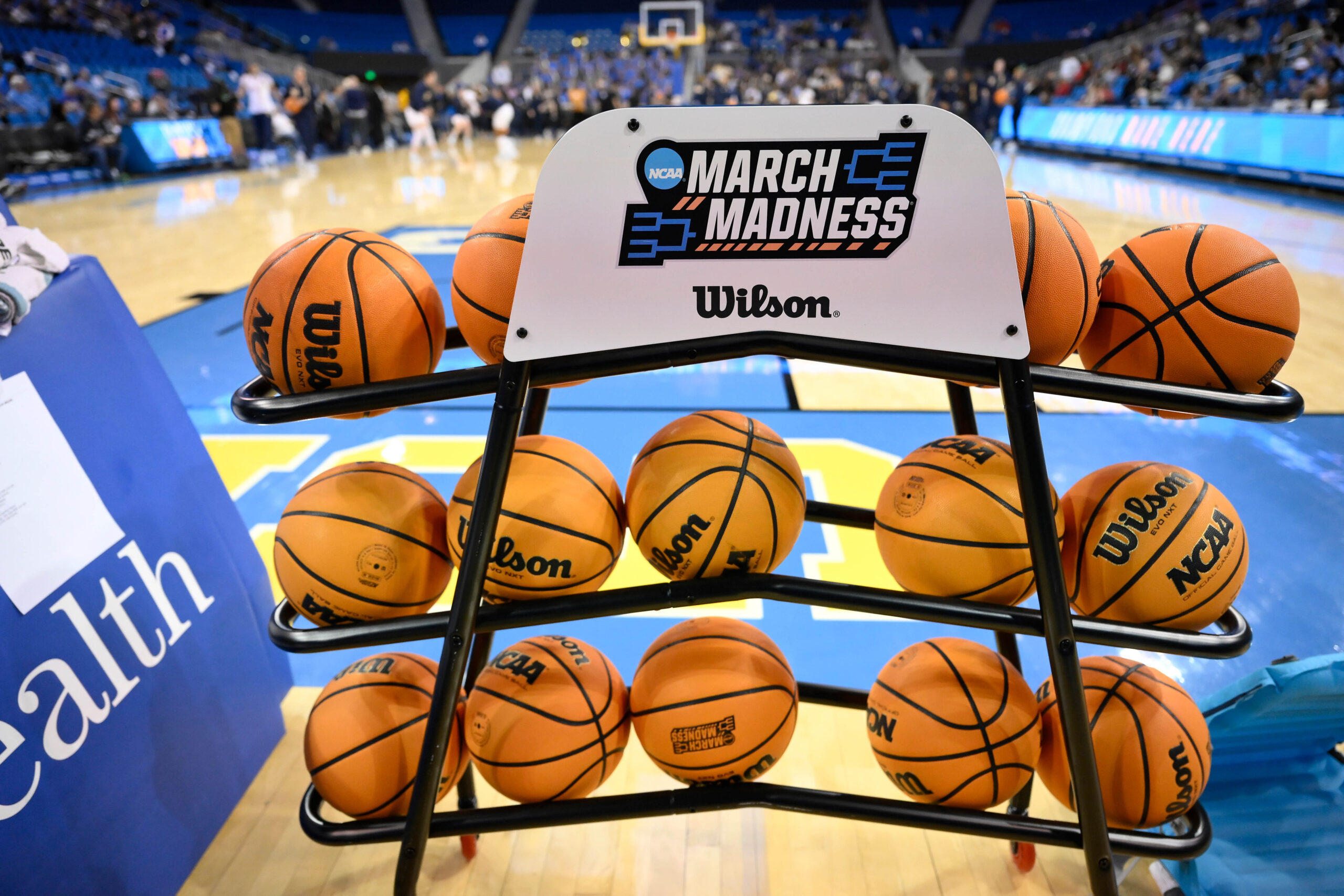 Joe Lunardi issues way-too-early NCAA Tournament bracketology for 2026, featuring 13 SEC teams