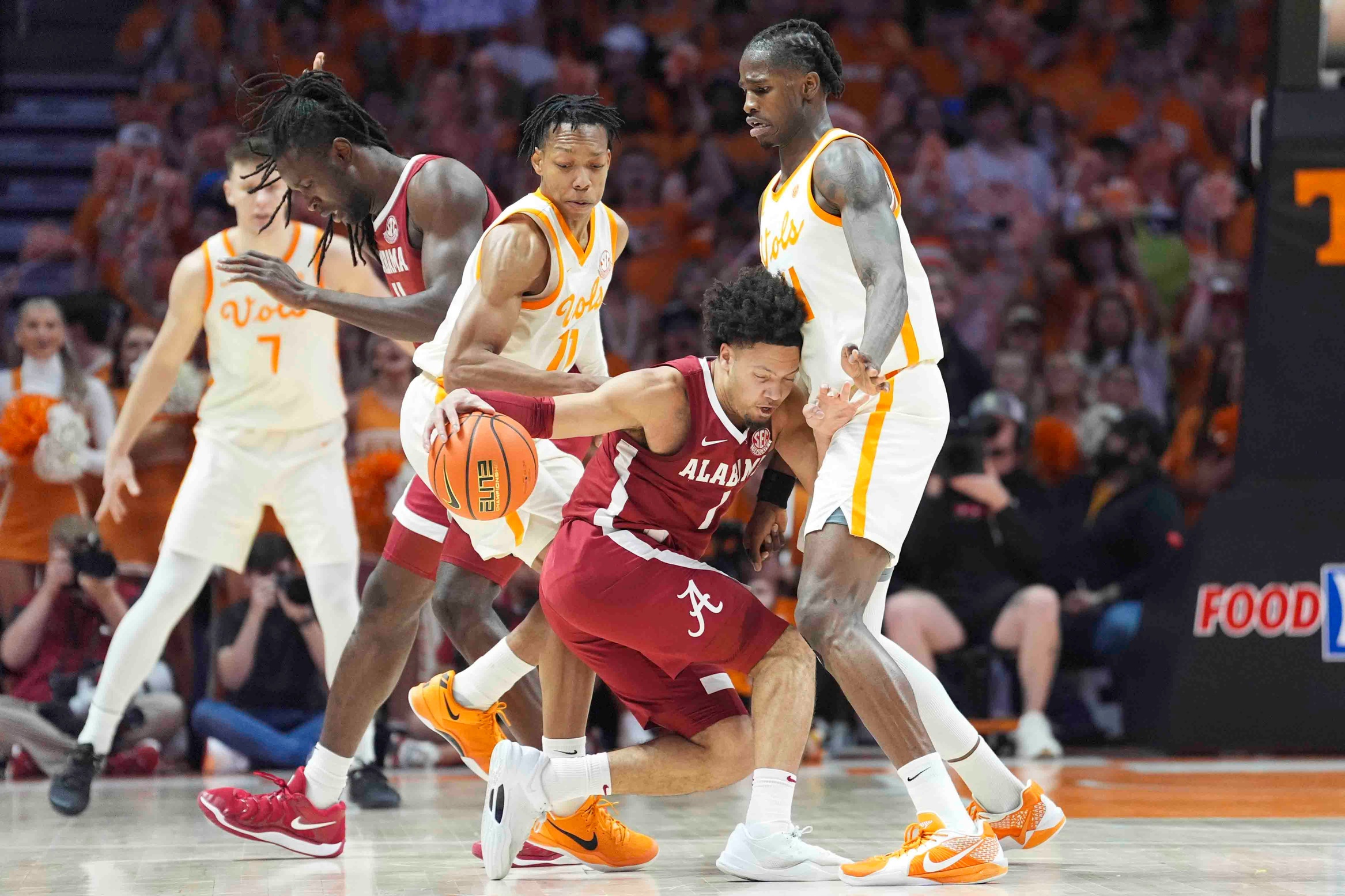 Betting Stuff: Buying, selling Week 18 college basketball trends