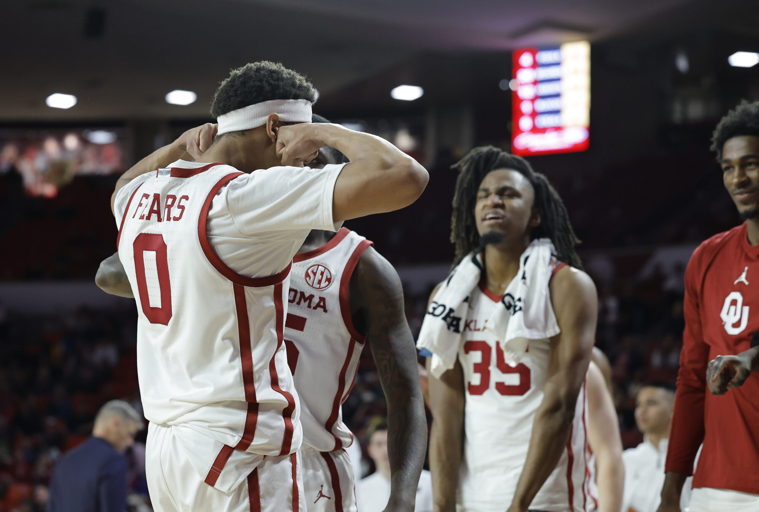 Oklahoma beats Texas to pick up key win for NCAA Tournament résumé