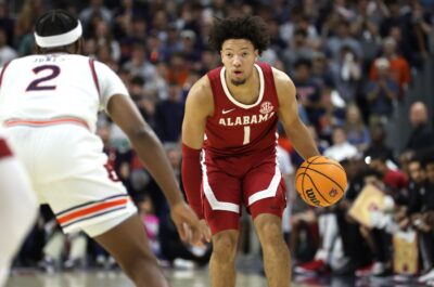 Mark Sears dribbles the ball against Auburn during an Alabama victory.