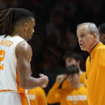 Chaz Lanier and Rick Barnes talk during a Tennessee game in 2025.