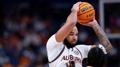 Auburn star Johni Broome.