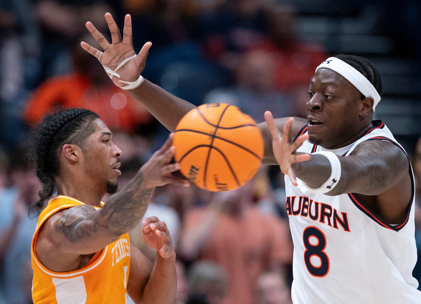 Tennessee, Zakai Zeigler hold off Auburn to reach SEC Tournament title game