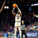 Miles Kelly shoots a 3-pointer.