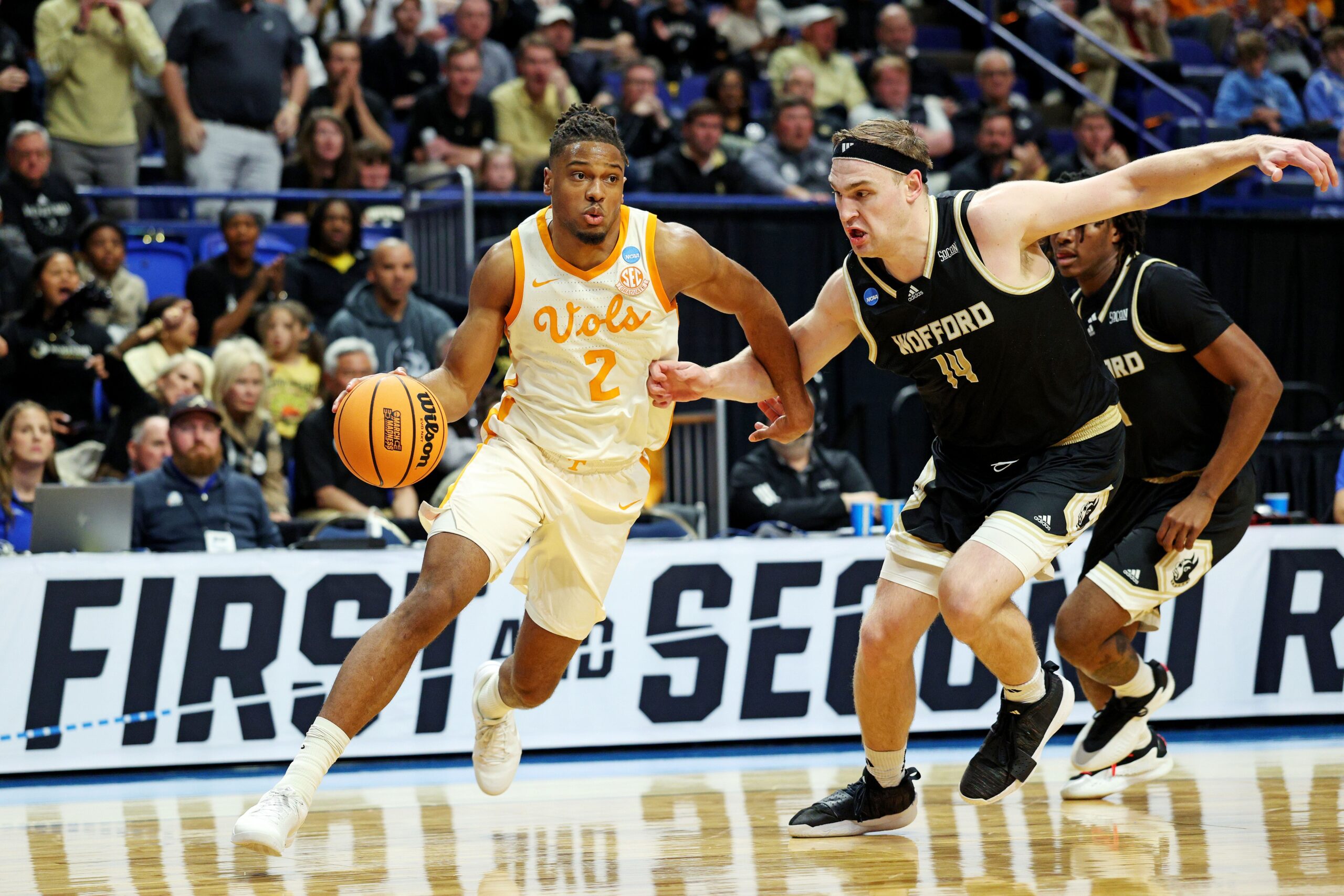 Tennessee beats Wofford in NCAA Tournament first round as Chaz Lanier goes off