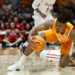 Chaz Lanier dives for the ball.
