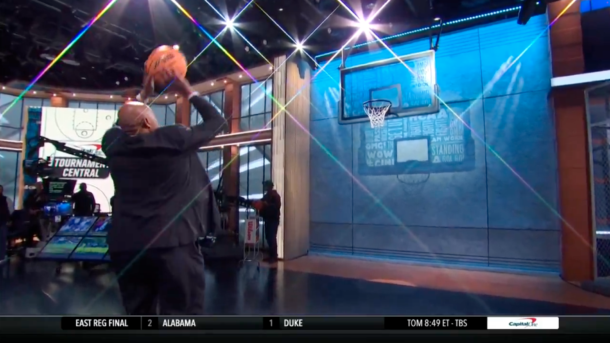 Charles Barkley hilariously struggles to make bank shot during March Madness segment