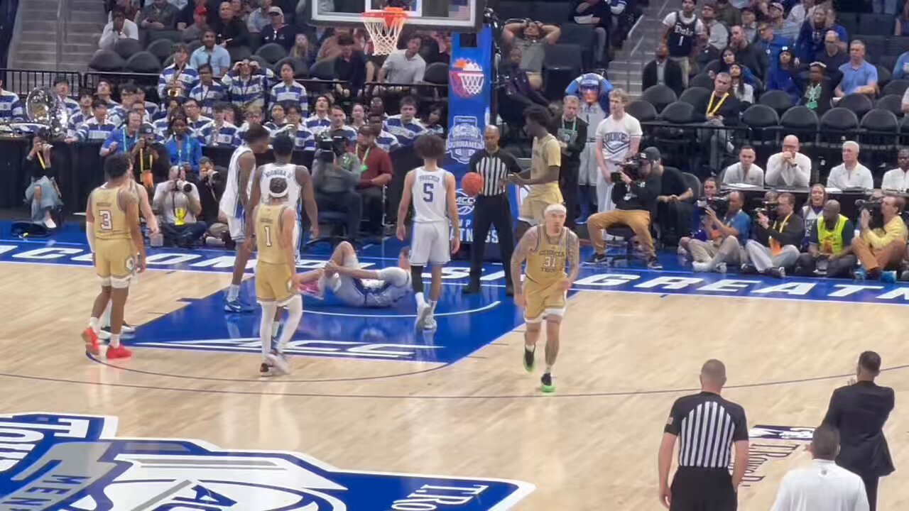 Cooper Flagg lands awkwardly, heads to locker room as Duke trails Georgia Tech at halftime