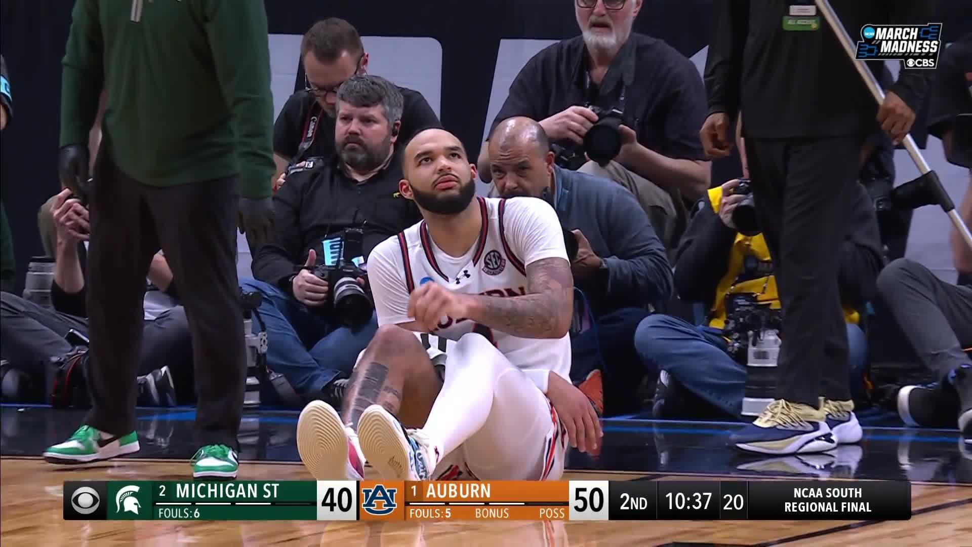 Johni Broome heads to locker room with injury in Auburn-Michigan State game; returns