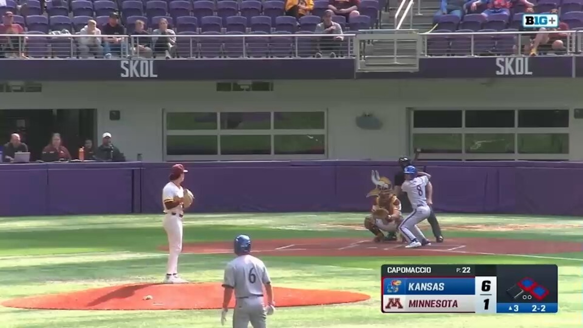 College baseball team hits 5 consecutive home runs to tie NCAA record