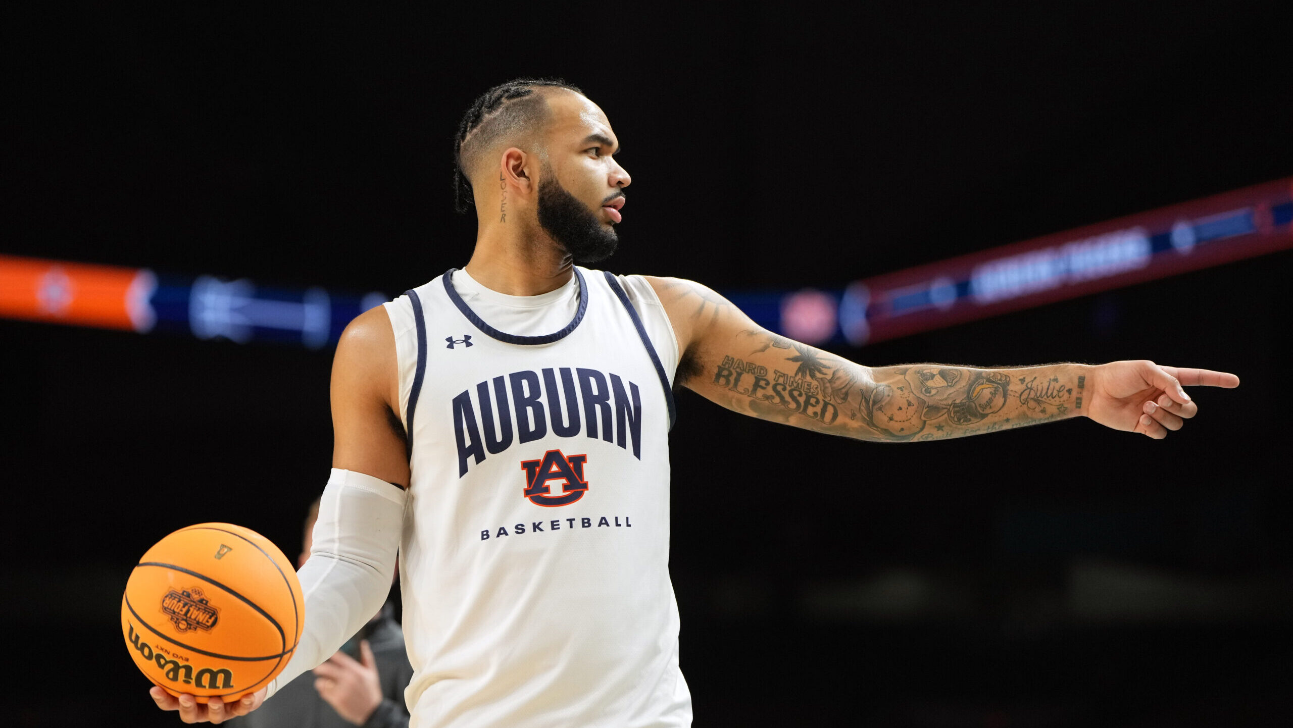 Johni Broome captures national honor ahead of Final Four tilt