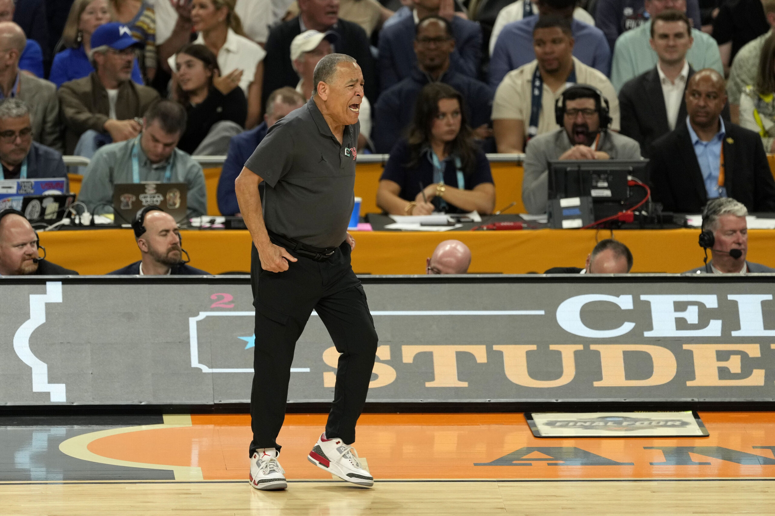 Kelvin Sampson breaks down Houston’s final defensive stand vs. Cooper Flagg