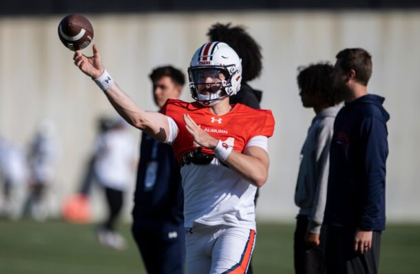 Auburn QB Jackson Arnold.
