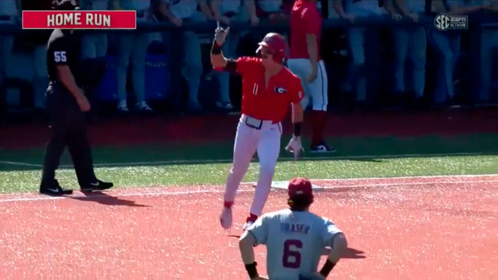 Georgia captures series over No. 1 Arkansas via extra-innings walk-off from Henry Hunter