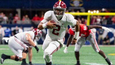 Jalen Hurts scores a go-ahead touchdown against Georgia.