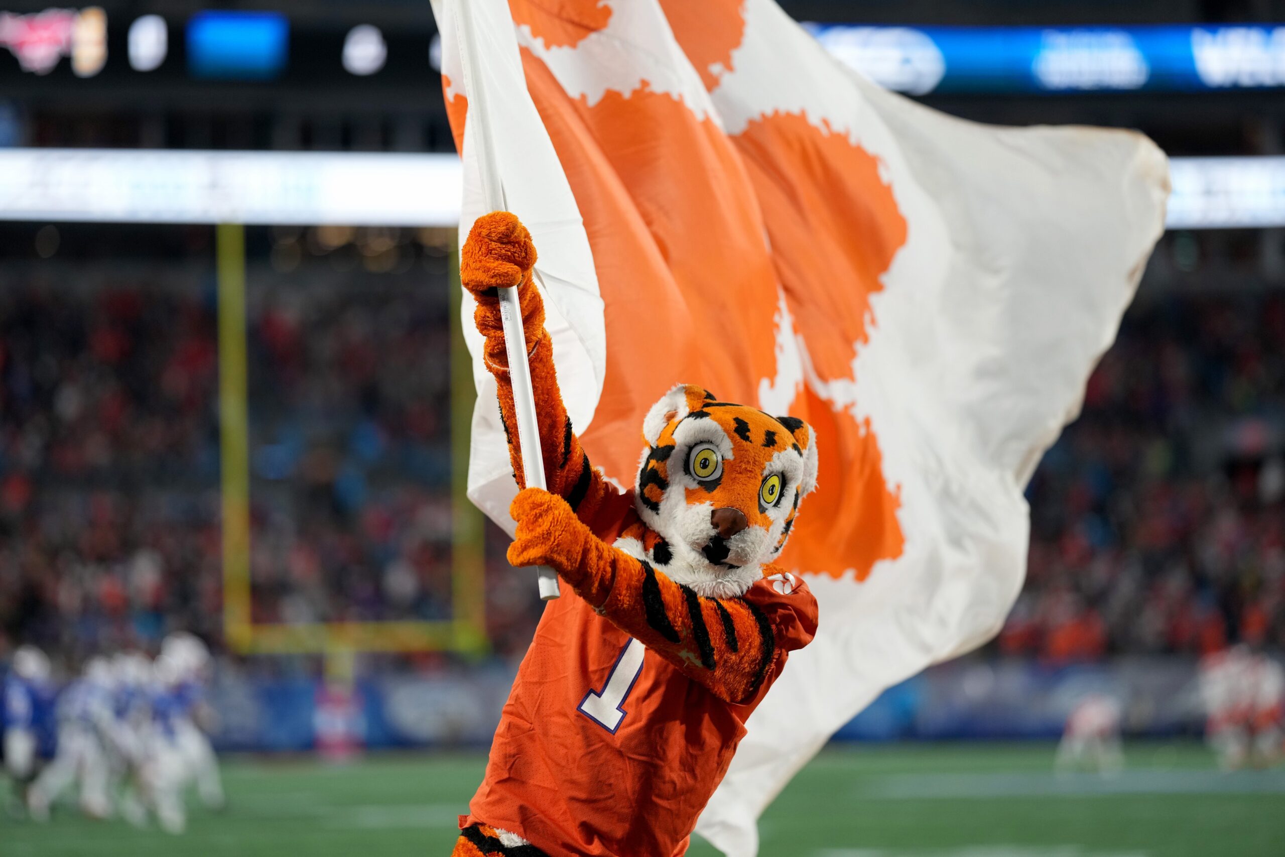 Clemson beats South Carolina for local, blue-chip safety