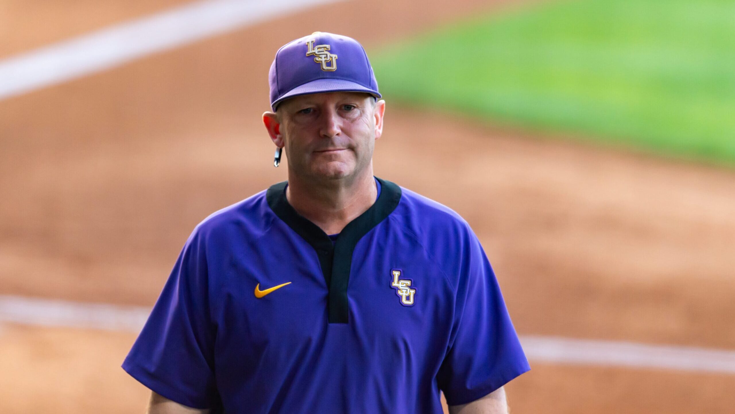 Jay Johnson has agonizing on-air reaction to play by LSU