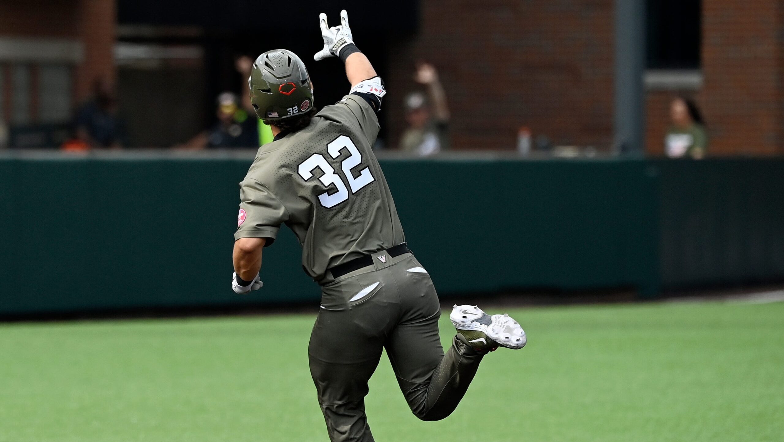 Vanderbilt comes back to beat Wright State amid late controversy