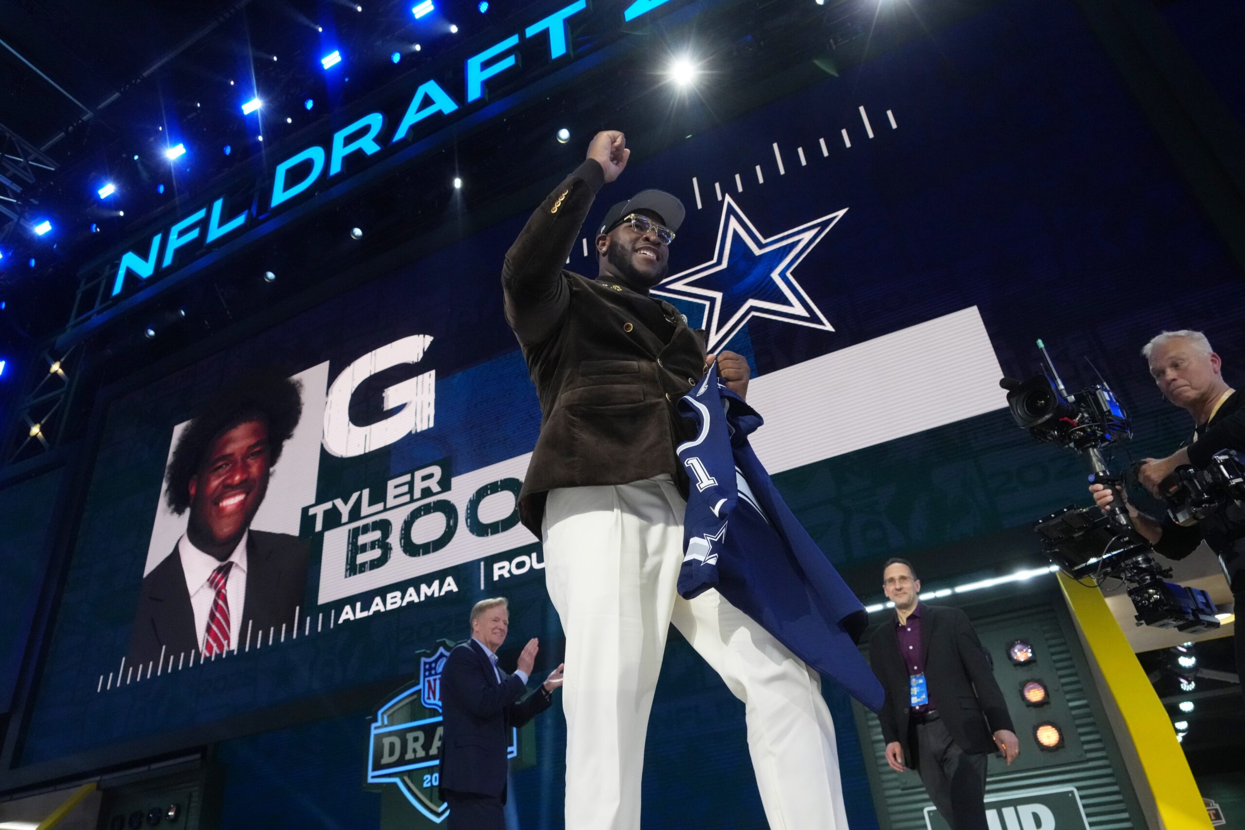 Former Alabama OL Tyler Booker signs multi-year NFL contract, per report