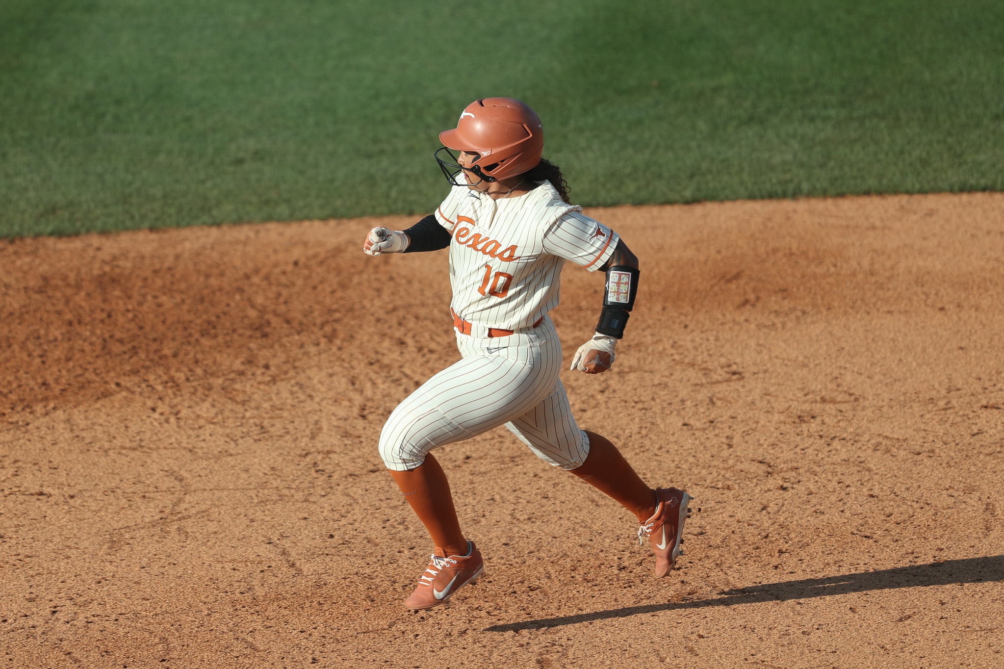 Texas advances to SEC semifinals, walks off Ole Miss in wild quarterfinal matchup