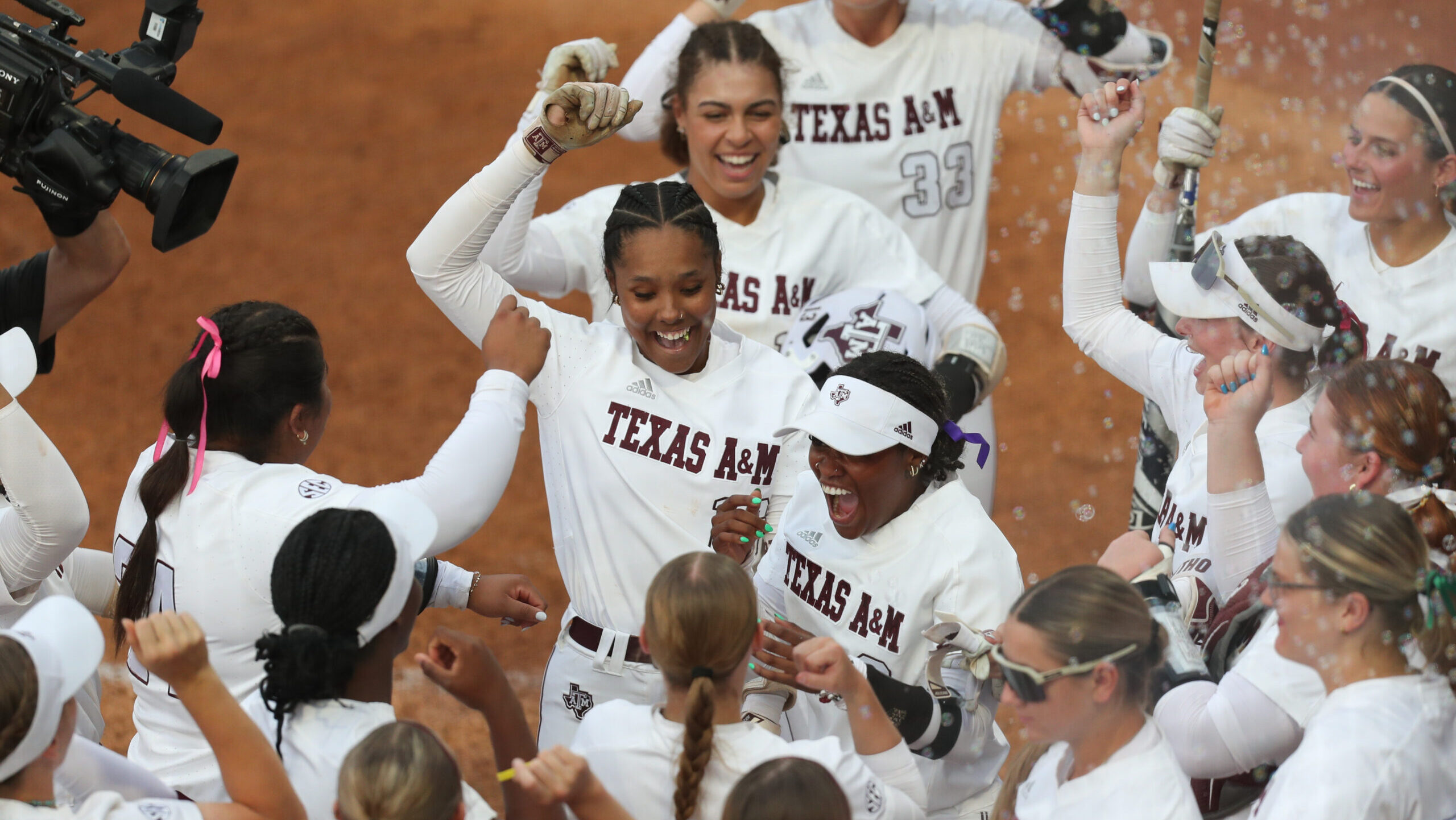 Texas A&M blasts past Texas, advances to SEC Tournament final with run-rule victory