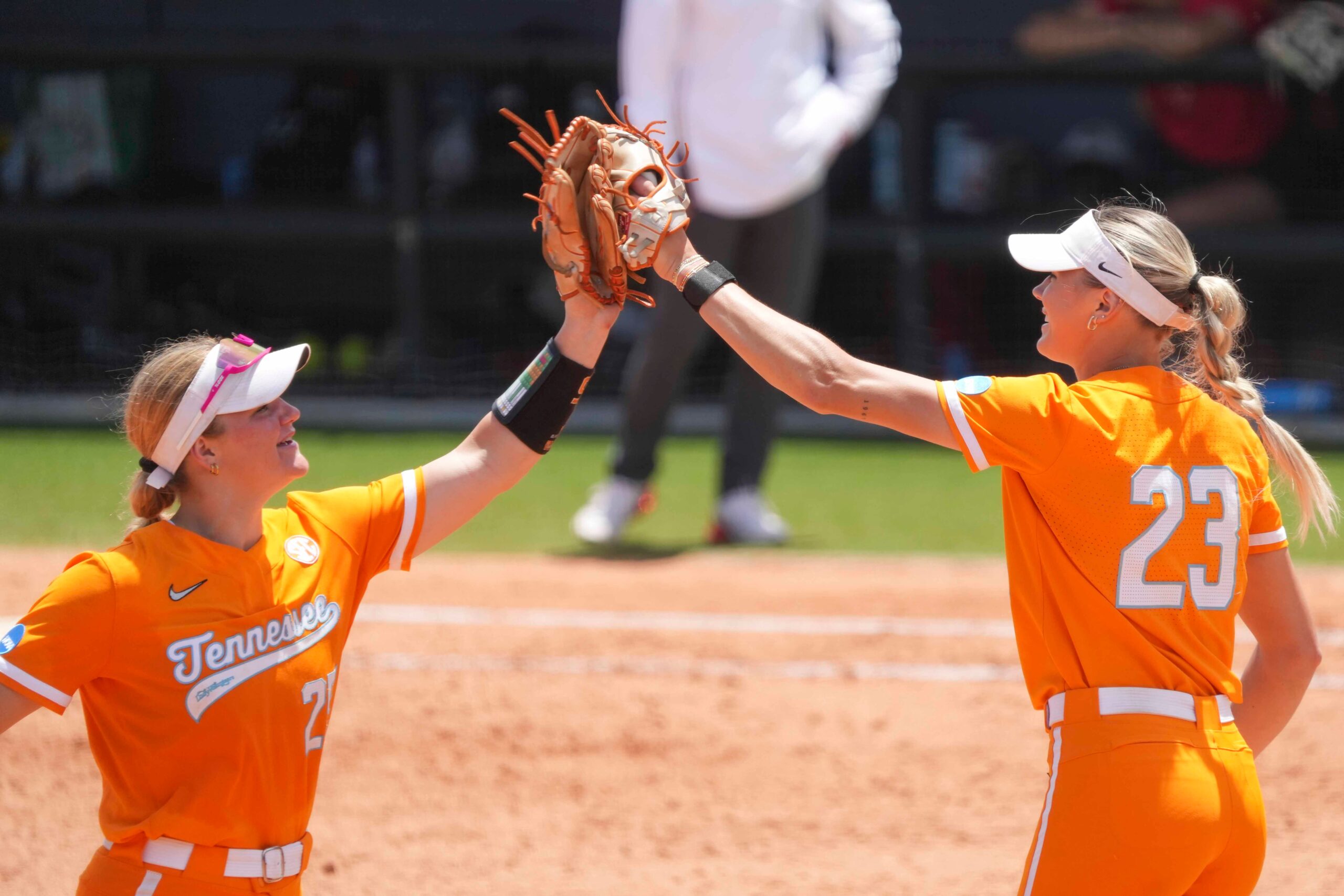 Tennessee softball advances to Super Regionals behind dominant pitching performance