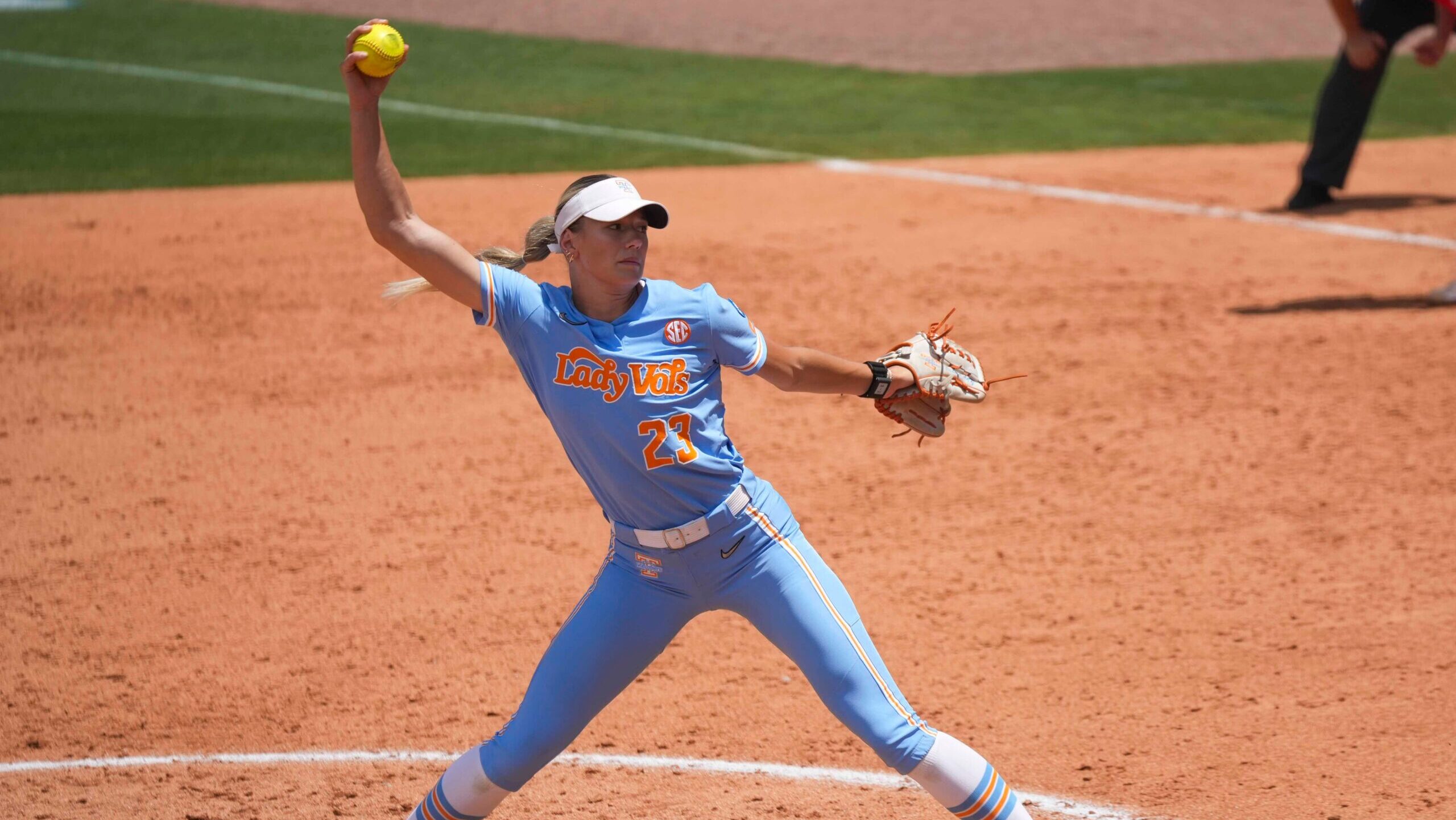 Tennessee pitcher Karlyn Pickens shatters her own velocity record during Super Regionals