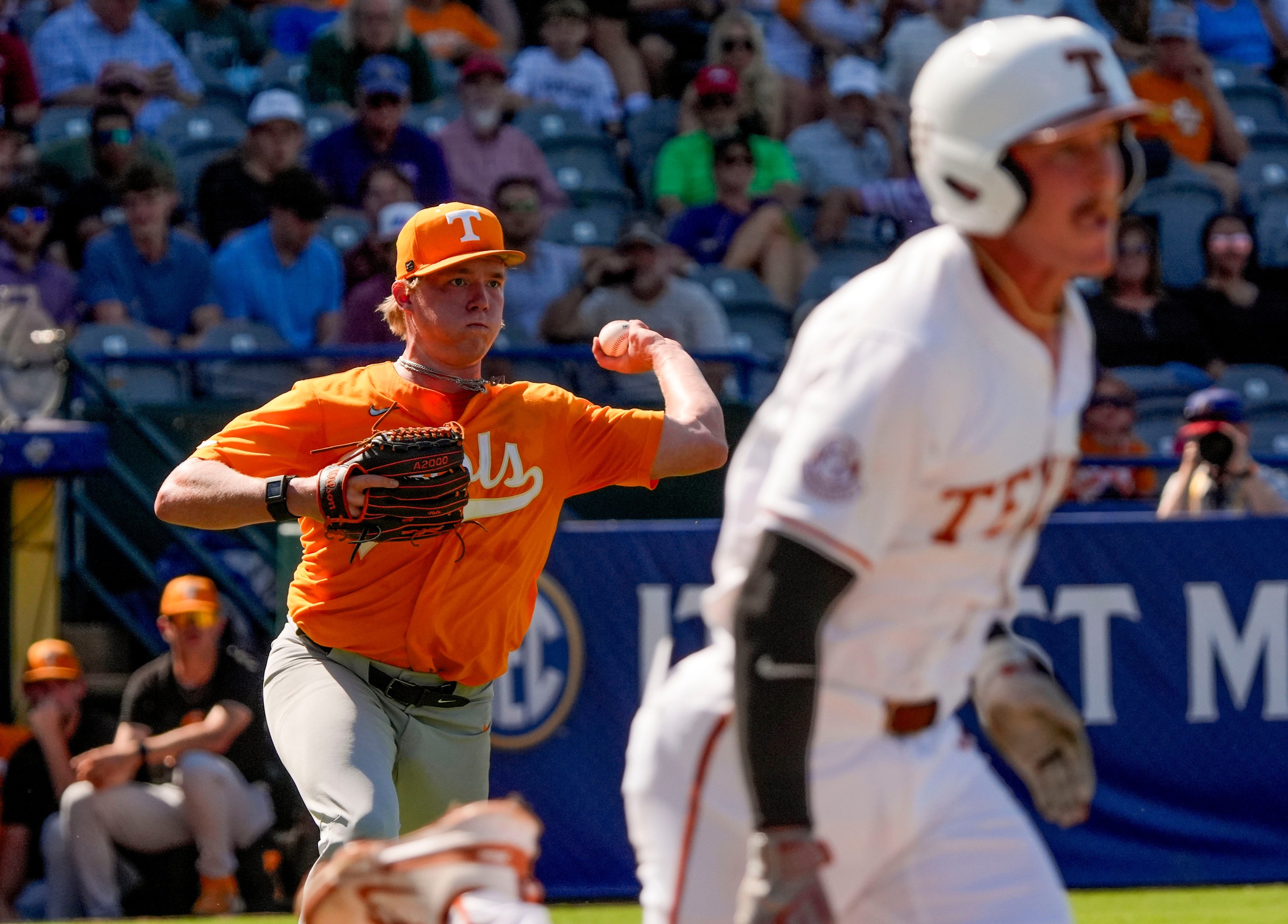Tennessee upsets top-seeded Texas in extra innings, advances to SEC semifinals