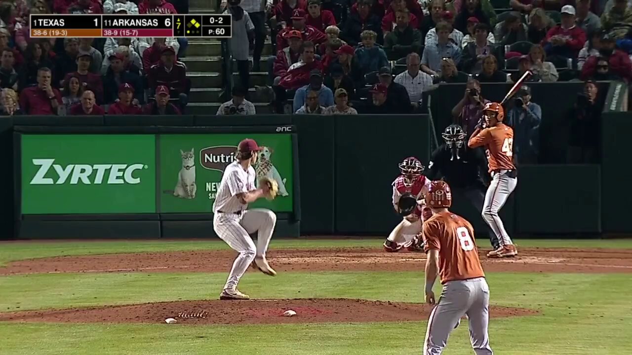Jim Schlossnagle pulls 2 Texas players for embarrassing baserunning blunder in loss to Arkansas