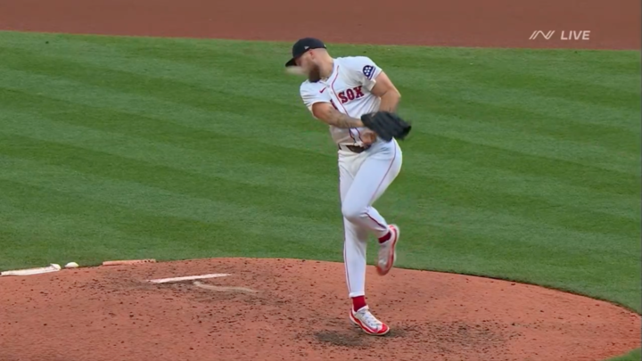 Former Tennessee pitcher Garrett Crochet credited with assist after taking line drive to the nose
